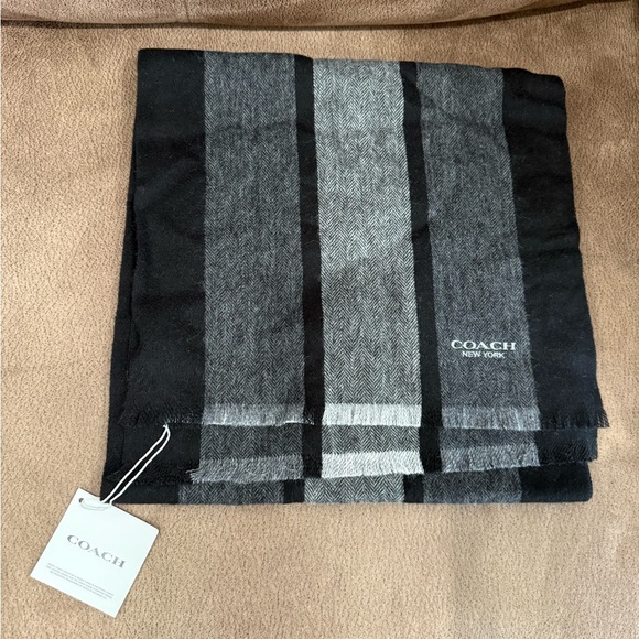 COACH Men's Scarf in Black and Gray